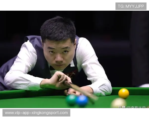 丁俊晖训练中完成精妙反线走位